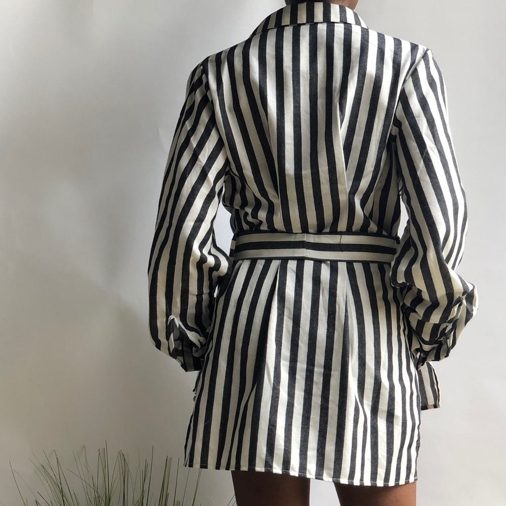 BW striped button down with waist tie. - Picture 4 of 7